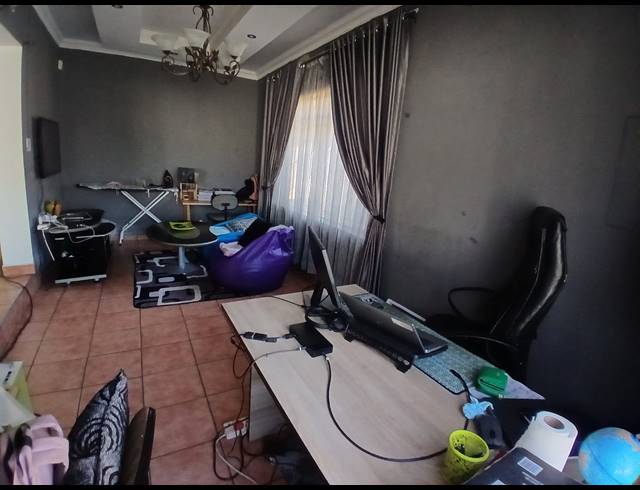 3 BEDROOM HOUSE FOR SALE IN LEONDALE